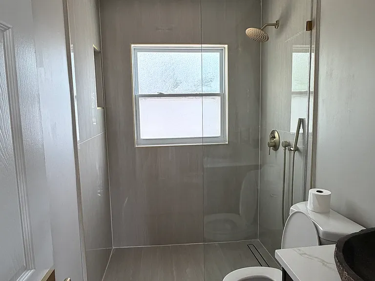 1733 Gladys St — Photo 16