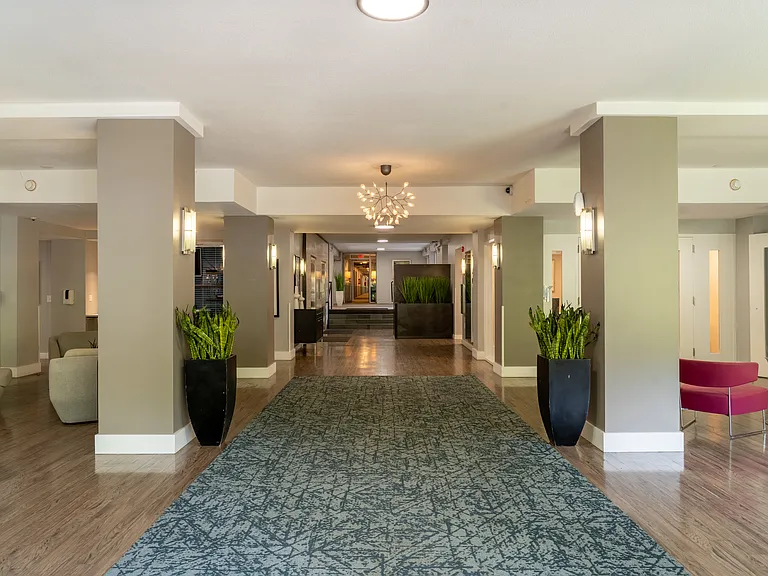Sterling Glenwood Apartments — Photo 9