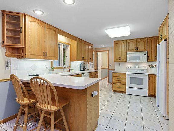 5th image of 1111 Country Club Ln