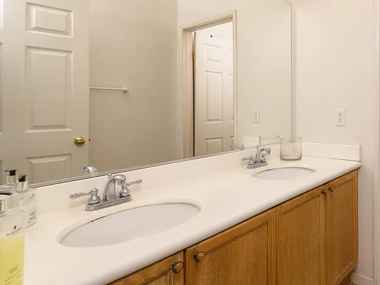 Bathroom suite upstairs