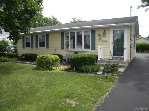 719 Oneida St, Lewiston, NY 14092