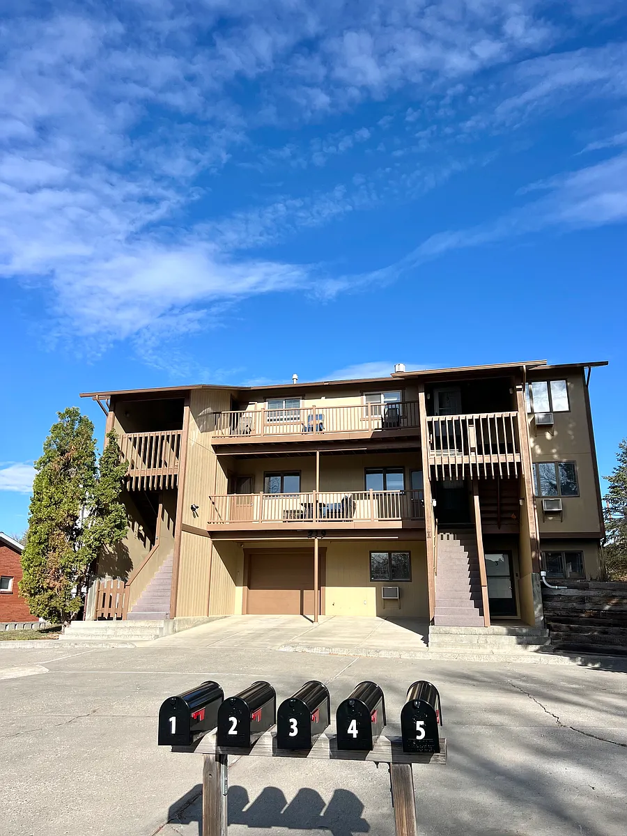 Building Photo - 219 14th Ave S #5