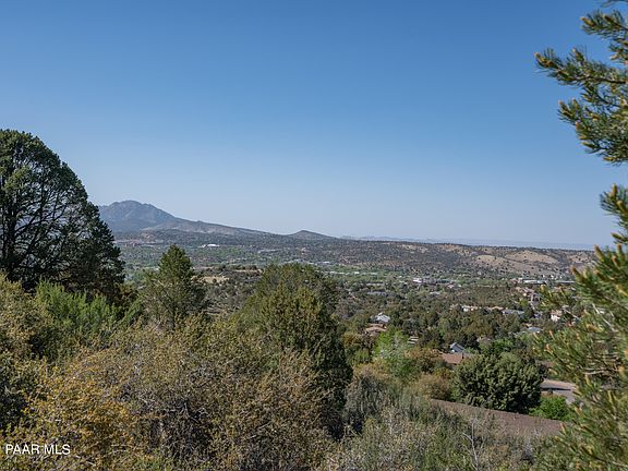 3rd image of 910 Utah Dr