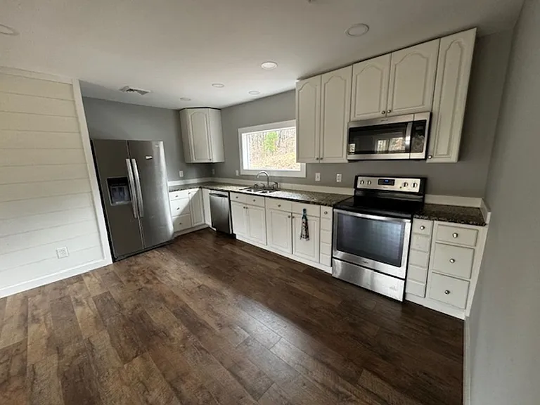 201 Old Harrison Cir SW — Photo 2