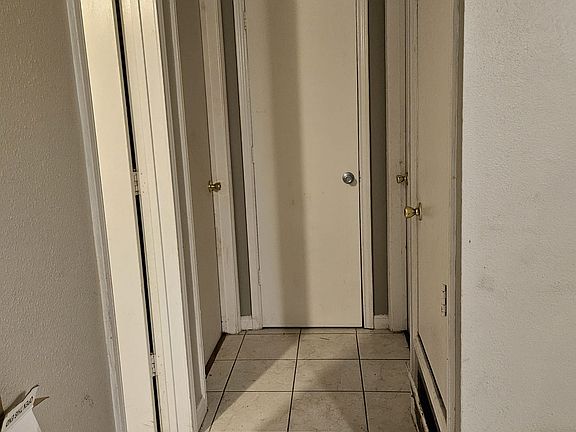 3rd image of 925 Lister Dr