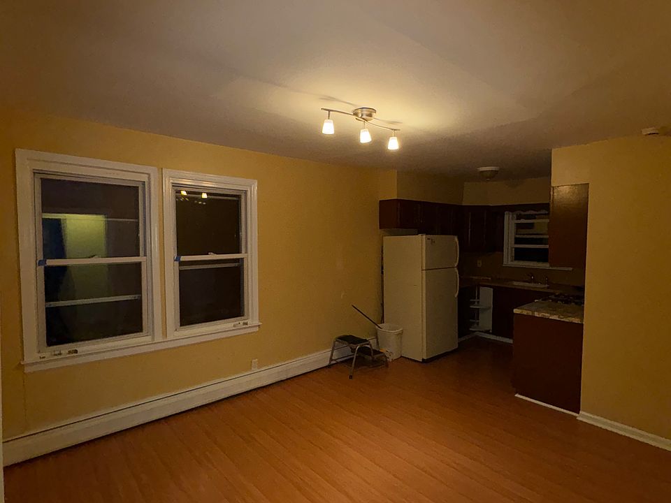 2nd image of 118 Travers Ave #2