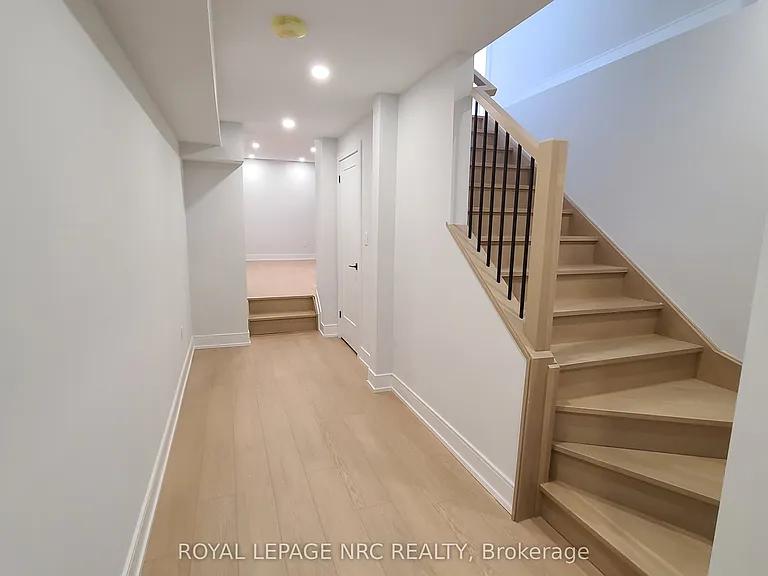 7386 Splendour Dr #LOWER — Photo 5