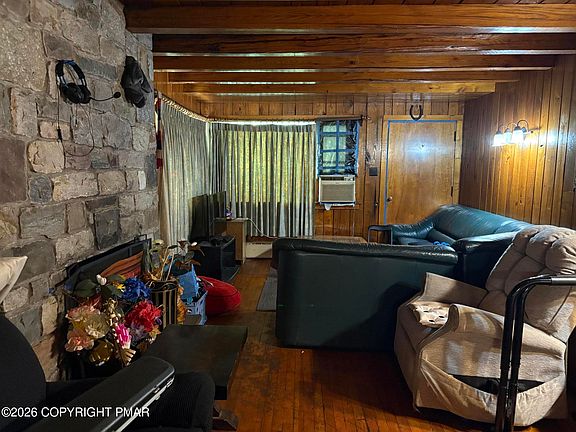 3rd image of 2745 Mountain Rd