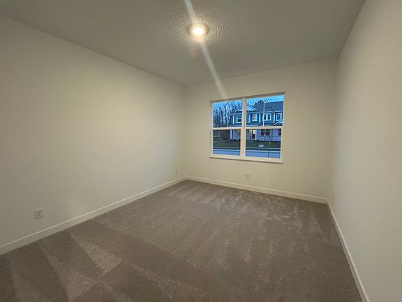 4th image of 377 Waterford Ln
