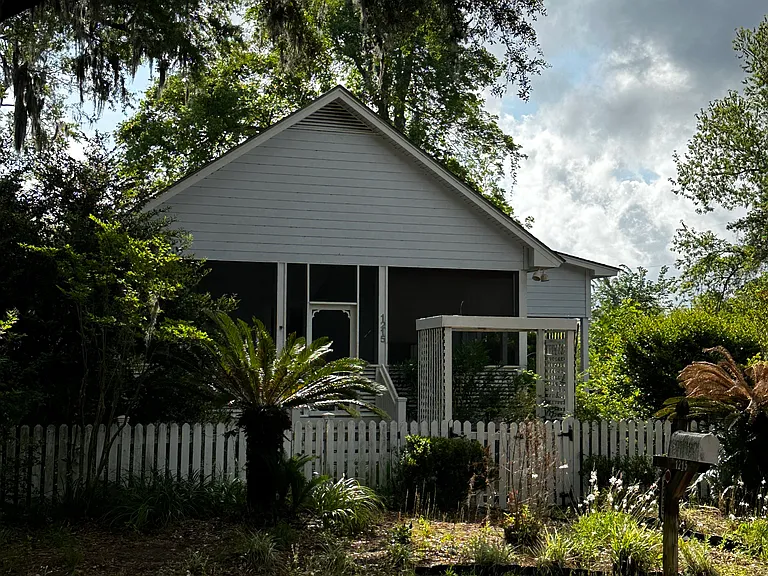 1215 Rodgers St — Photo 1