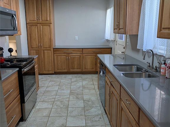 4th image of 1025 Lansing Street