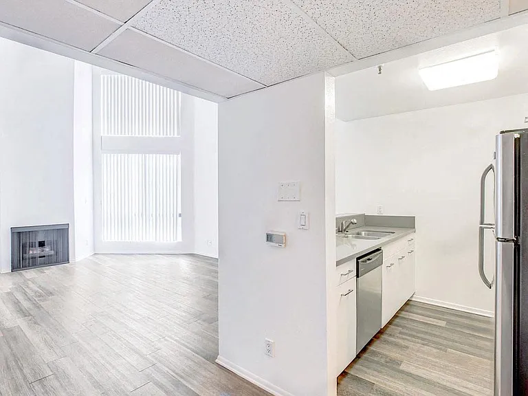 1820 Whitley — Photo 11