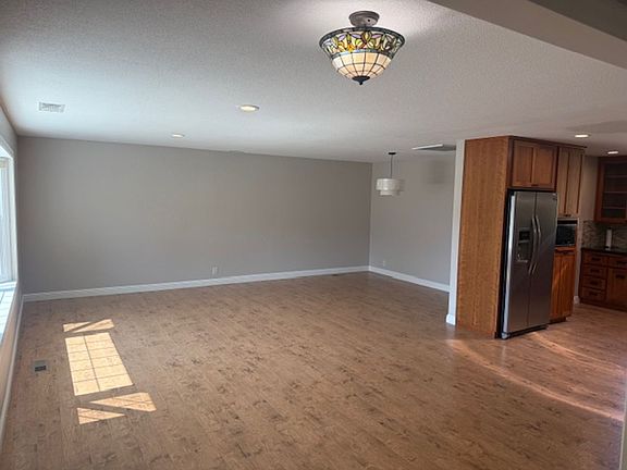 5th image of 605 Cherry Ct