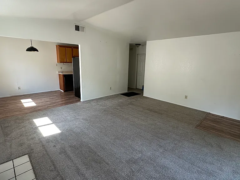 5000 San Francisco Blvd — Photo 11