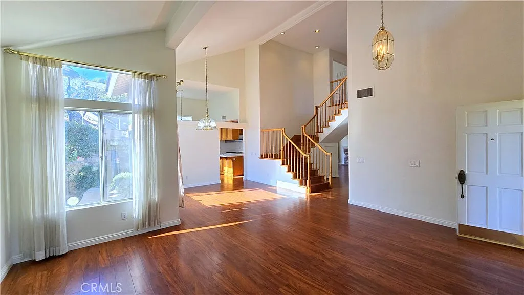 4 bed, 2552 sqft, $4,795 — Photo 3