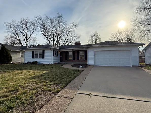 1328 S Ravenal Ave, Marshall, MO 65340