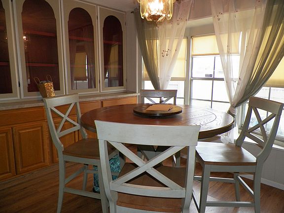4th image of 21 Leisure Ln