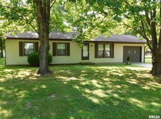 127 Fielder Dr, Salem, IL 62881