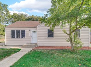 912 Riverlane Dr, Lake Station, IN 46405