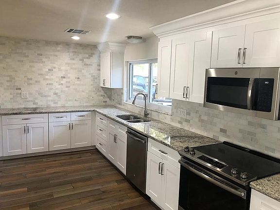 2nd image of 1772 Greenlea Dr