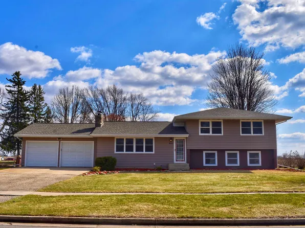 905 W Lincoln St, Waupun, WI 53963