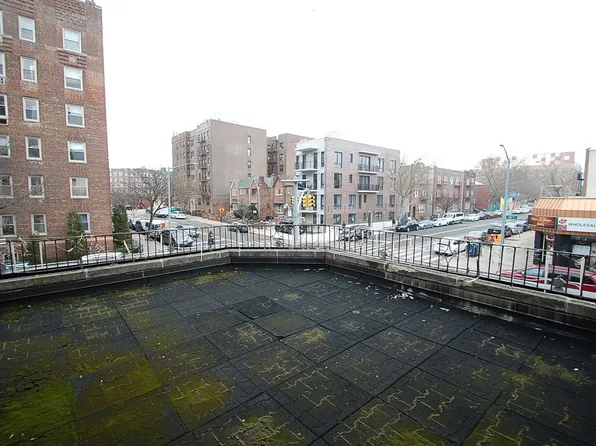 43-10 48th Avenue image 1 of 7