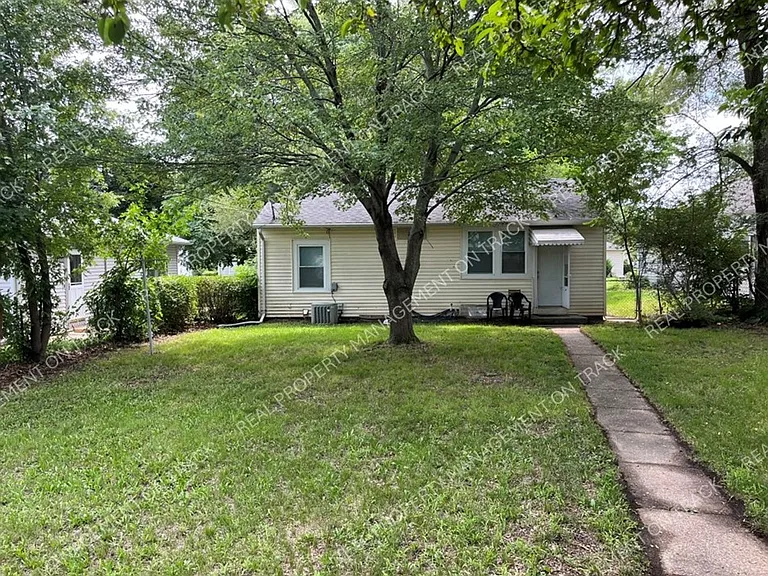2823 Garfield Dr — Photo 10