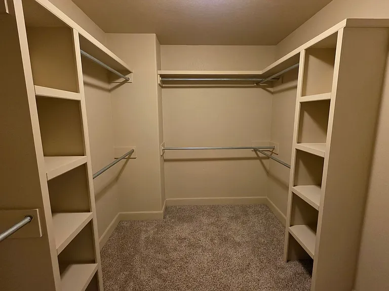 5224 Jarvis St — Photo 24