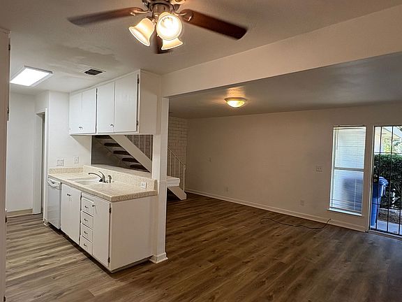 3rd image of 4744 Greenholme Dr APT 3