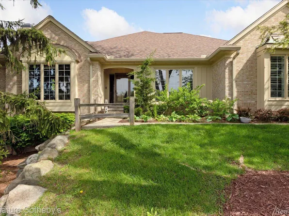 2420 Hickory Glen Dr, Bloomfield Hills, MI 48304