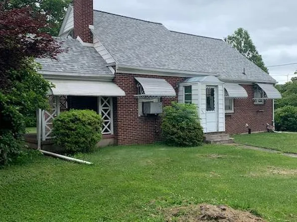 512 S Shenandoah Rd, Ringtown, PA 17967