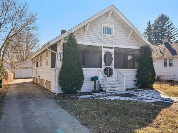 911 75th STREET, Kenosha, WI 53143