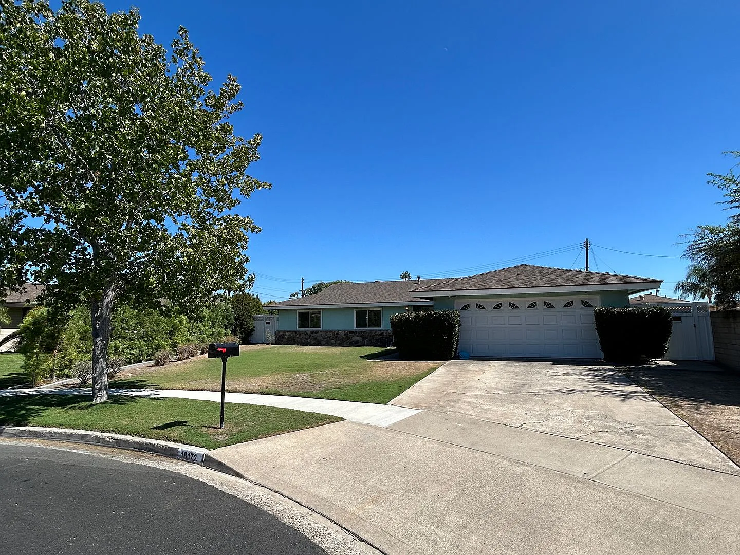 Beautifully Updated 4 Bed 2 Bath Ranch Style Pool Home in Tustin with Solar! — Photo 1