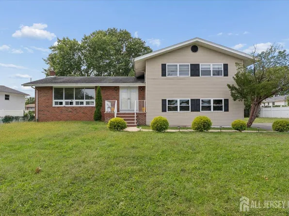 56 Gramercy Dr, Piscataway, NJ 08854
