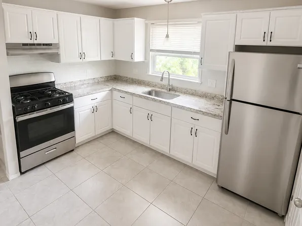 5 Treat St #2E, West Haven, CT 06516