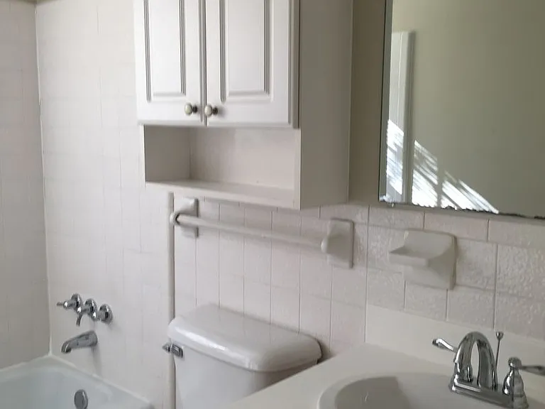 Chateau Orleans Apartments — Photo 64