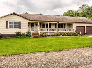 60 River Run Ln, Burnsville, NC 28714
