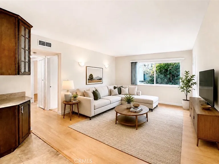 231 S Catalina Ave #6 — Photo 2