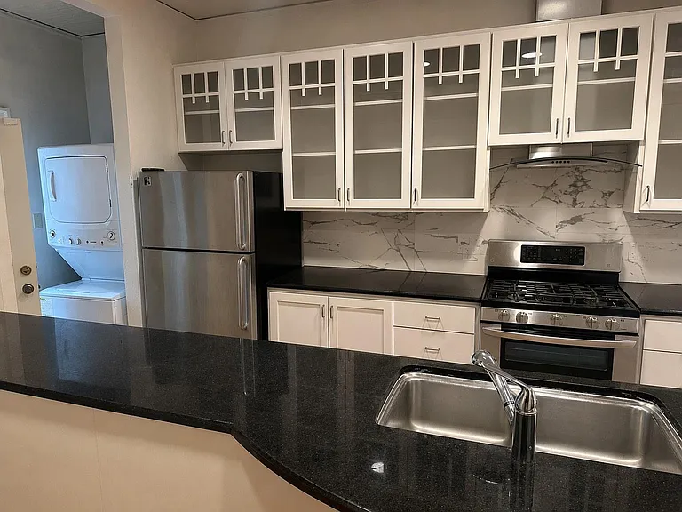 3200 Harris Park Ave — Photo 4