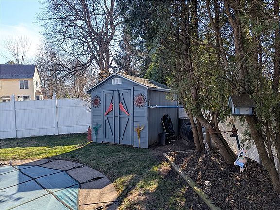 3rd image of 116 Grasmere Rd
