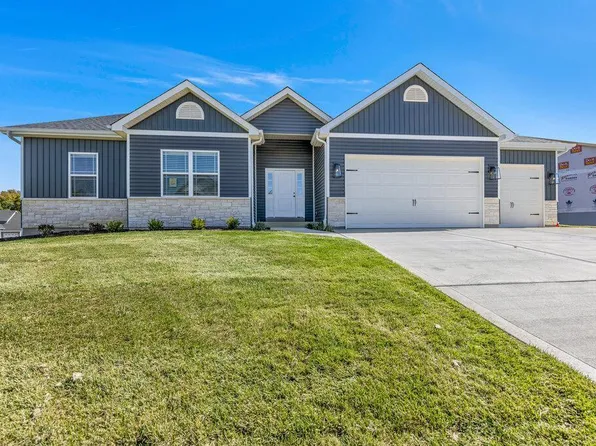 202 Woodhurst Ln, Wentzville, MO 63385