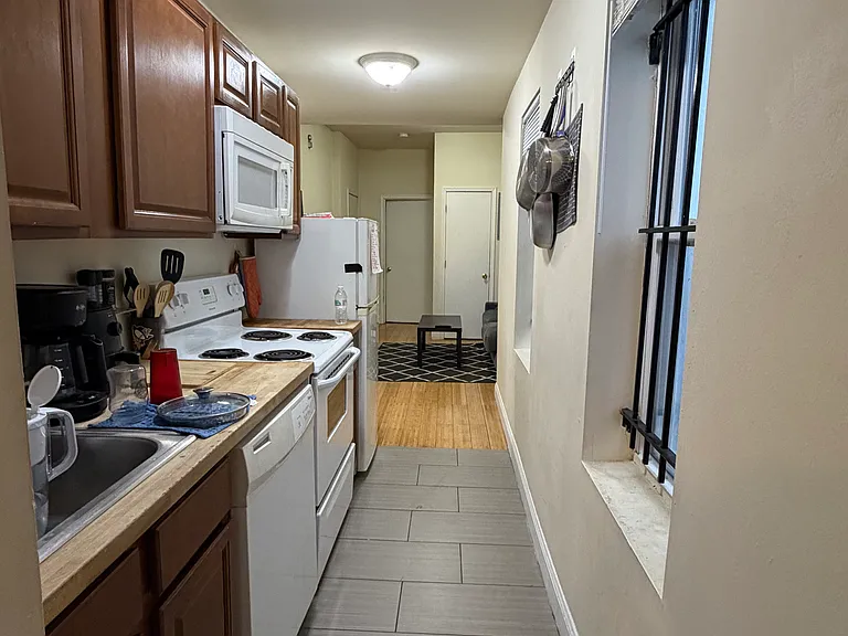 1630 N Sydenham St #1 — Photo 10
