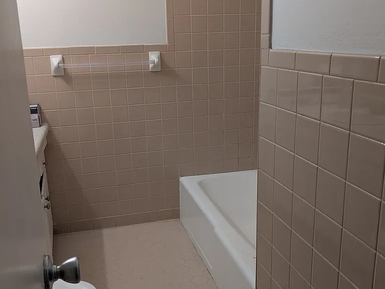 716 Crown Ct #B — Photo 8