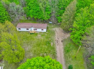 3902 N 3 1/2 Rd, Mesick, MI 49668