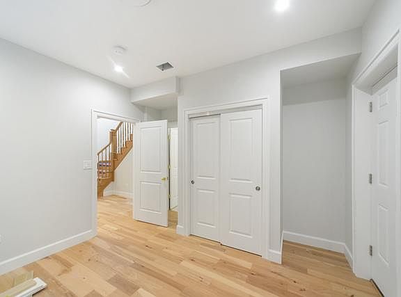 5th image of 2327 N Southport Ave #Ch