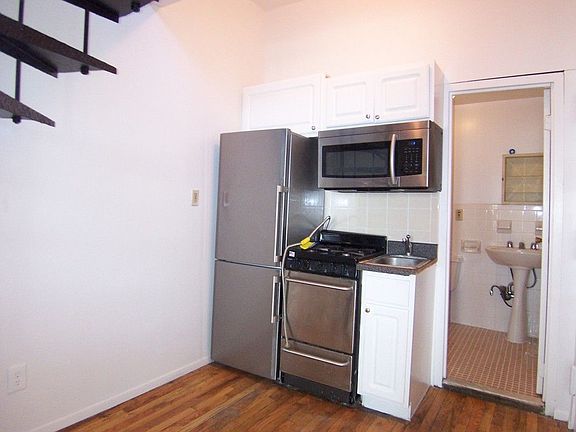 2nd image of 453 W 46th St #5BB