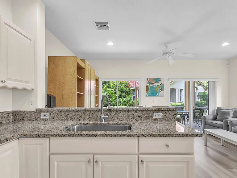 8931 Sandshot Ct — Photo 6