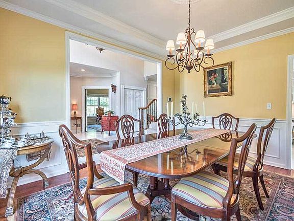 5th image of 204 Rolling Hills Dr