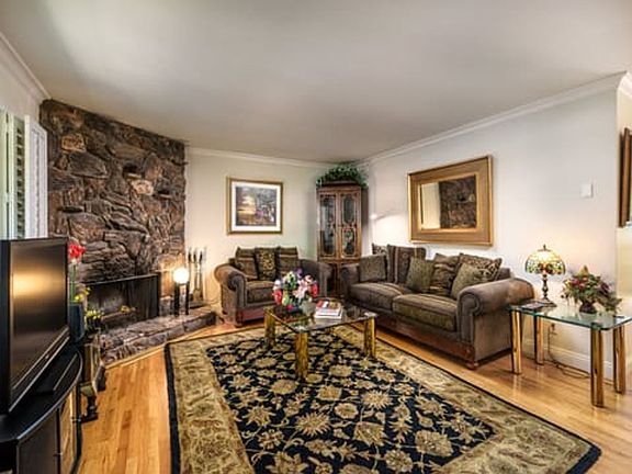 4th image of 19571 Chaffee Cir