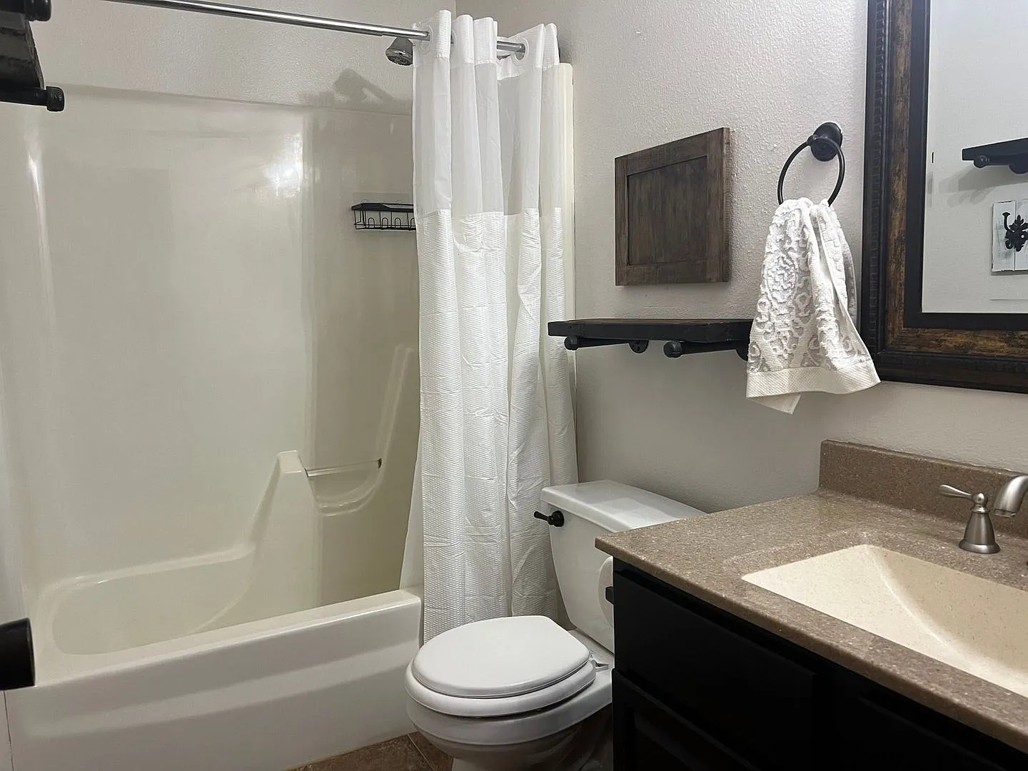 Spacious 5BR House in Lincoln — Photo 4
